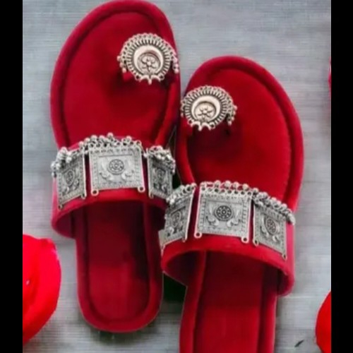 Red Gungru Chappal