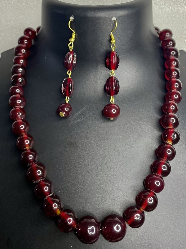 Maroon necklace set