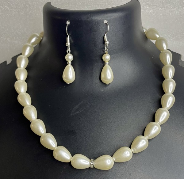 White necklace set