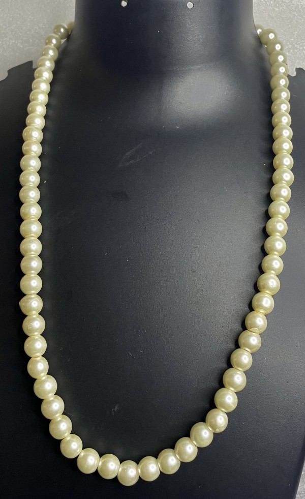 White pearl necklace