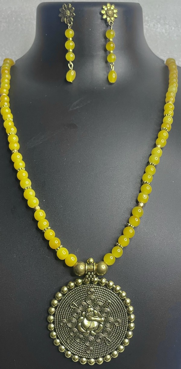 Yellow pendant necklace