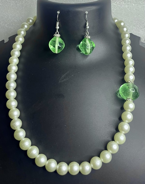 White pearl necklace set