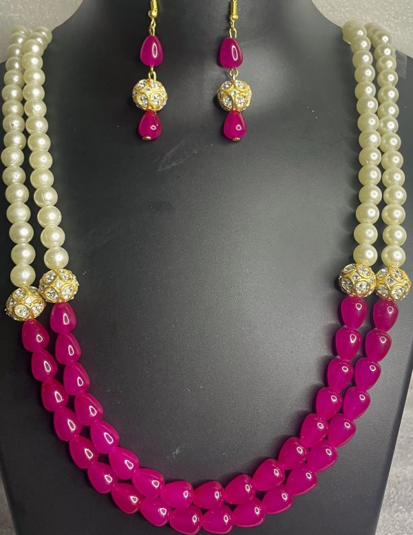 White and magenta necklace set