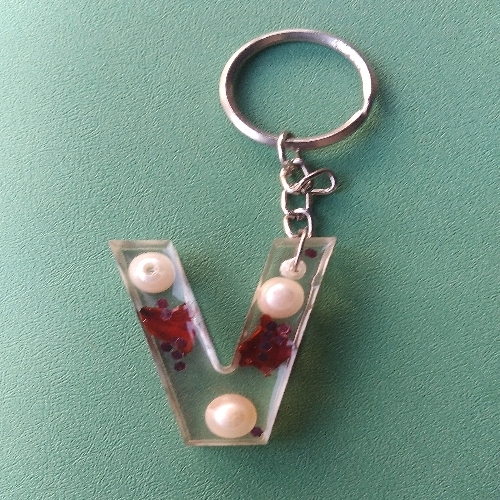 Resin Alphabet keychain (V)