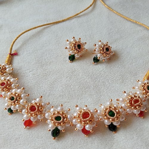 Red And Green Colour Choker Set